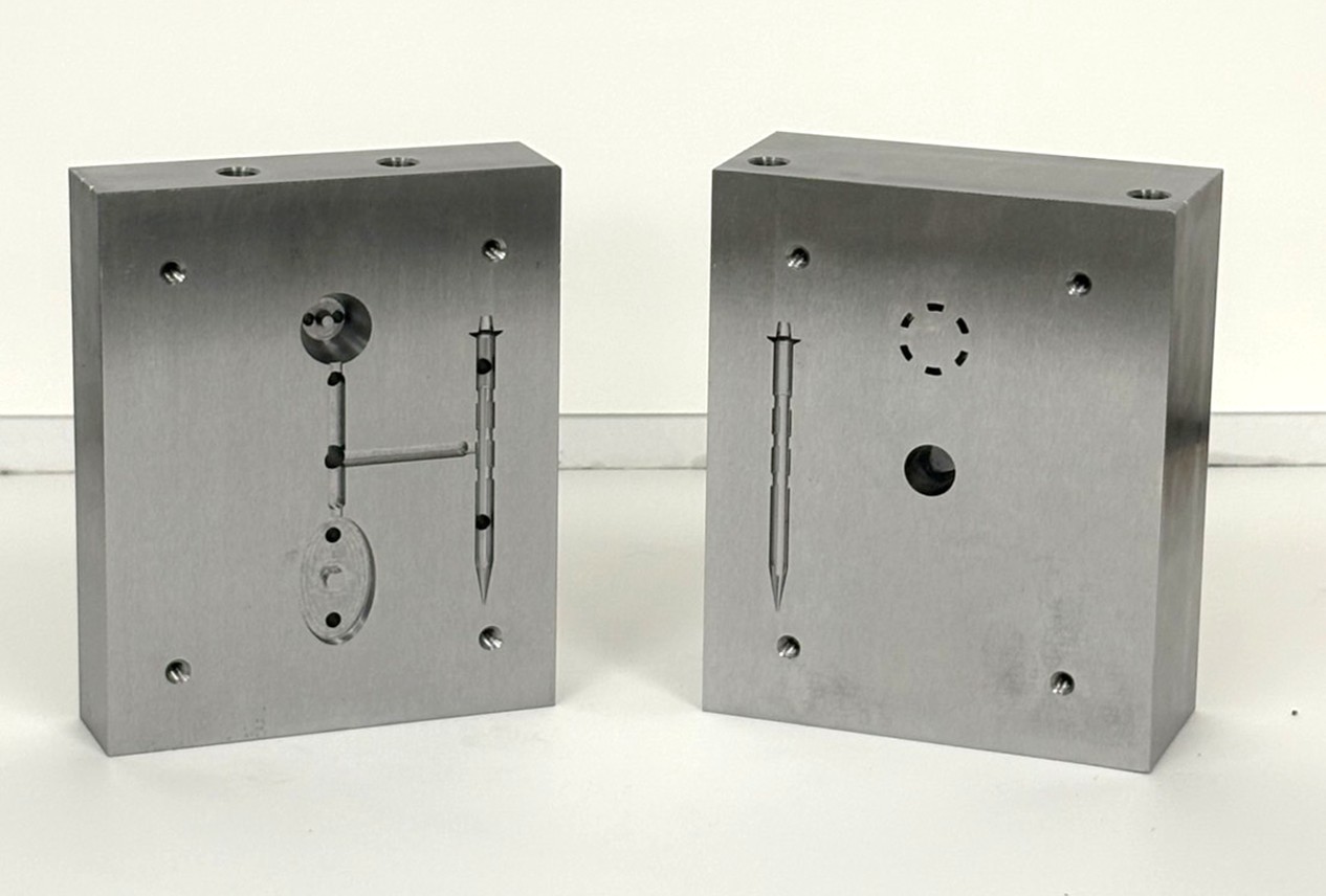 樹脂成形の金型も内製化を実現:金型画像